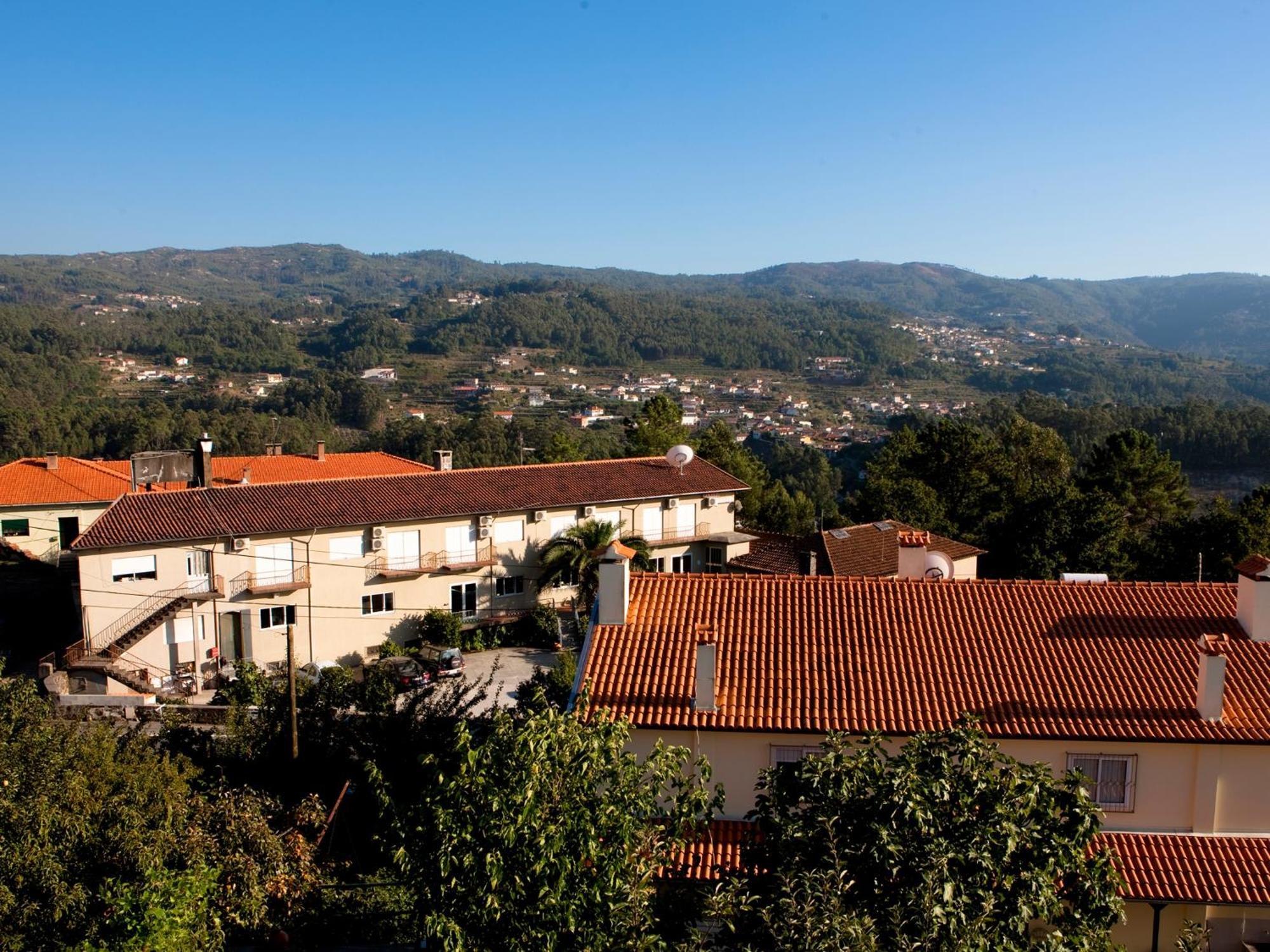 Hotel Pensao Suissa Vale de Cambra Esterno foto